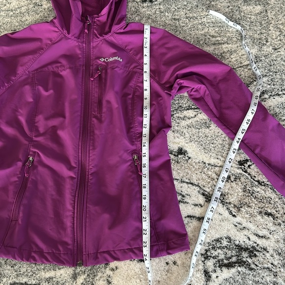 Size M Columbia spring/fall jacket - Picture 7 of 12